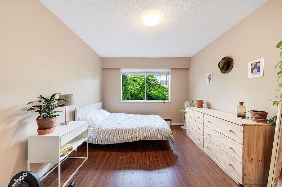 116 36 E 14th Avenue Vancouver, BC - 11