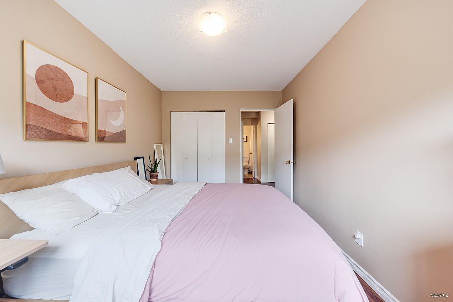 116 36 E 14th Avenue Vancouver, BC - 18