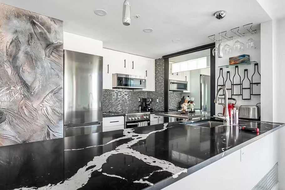 3201 183 Keefer Place Vancouver, BC - 1