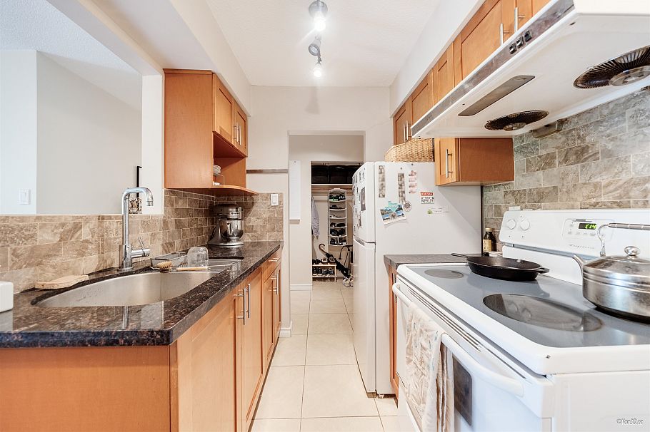 116 36 E 14th Avenue Vancouver, BC - 2