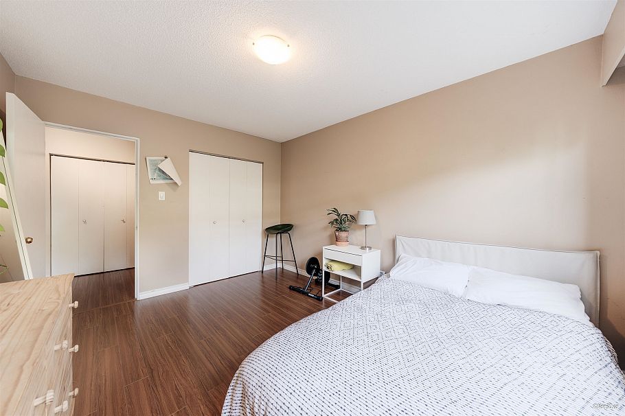 116 36 E 14th Avenue Vancouver, BC - 12