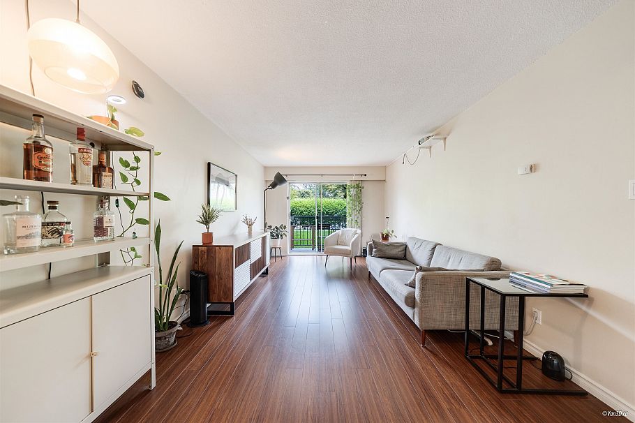 116 36 E 14th Avenue Vancouver, BC - 3