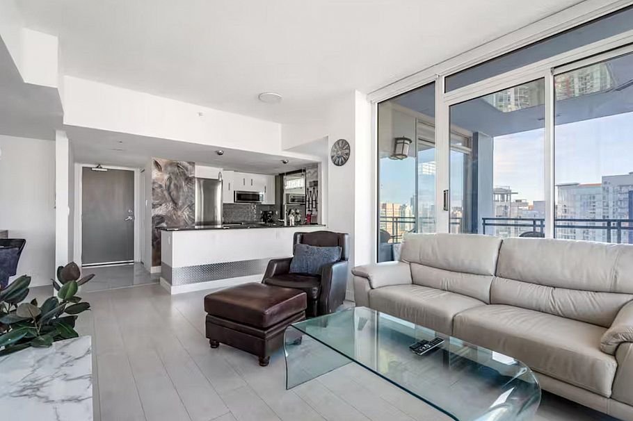 3201 183 Keefer Place Vancouver, BC - 4