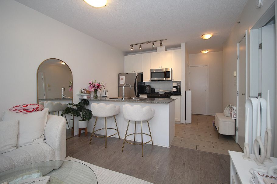 703 480 Robson Street Vancouver, BC - 5