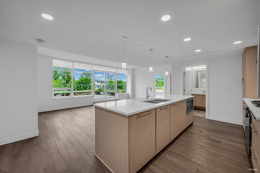 303 5077 Cambie Street Vancouver, BC - 5