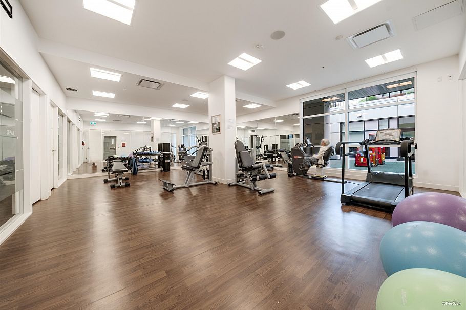 433 438 W King Edward Avenue Vancouver, BC - 9