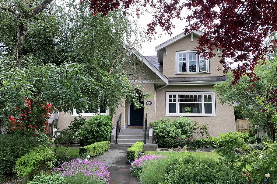 3250 W 35th Avenue Vancouver, BC - 1