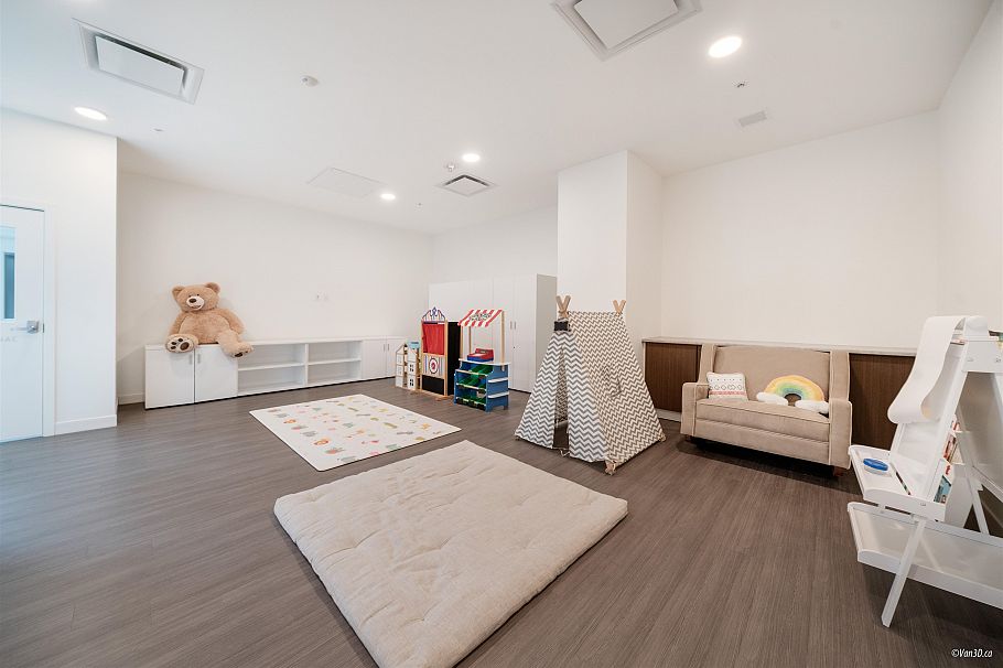 433 438 W King Edward Avenue Vancouver, BC - 8