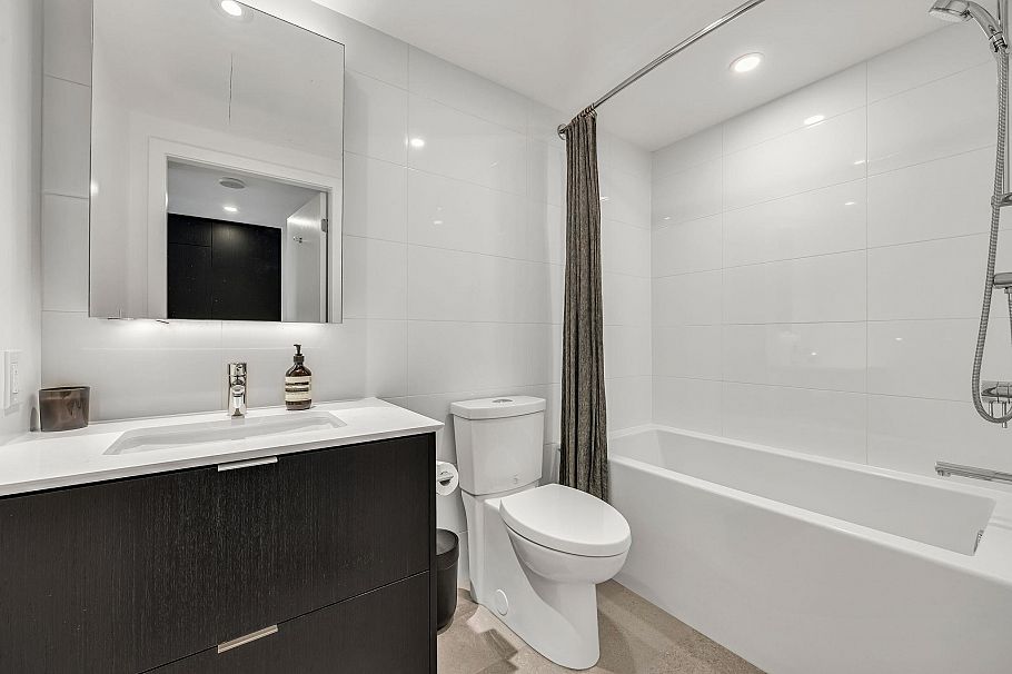 604 210 E 5th Avenue Vancouver, BC - 3