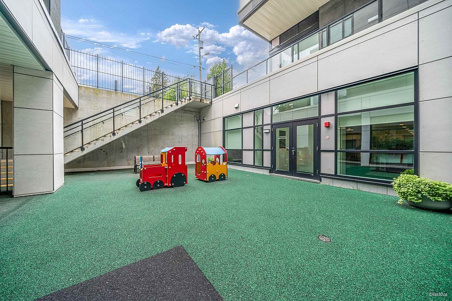 433 438 W King Edward Avenue Vancouver, BC - 4