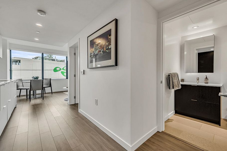 604 210 E 5th Avenue Vancouver, BC - 2