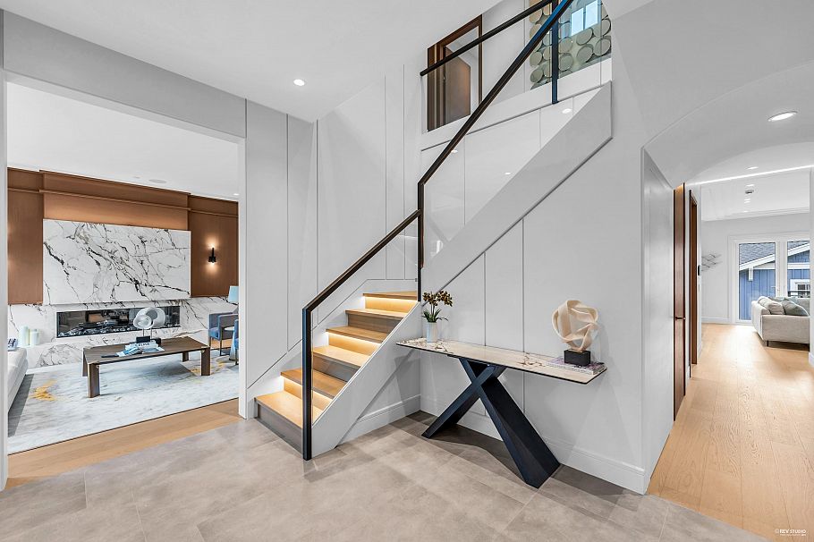 3852 W 50th Avenue Vancouver, BC - 2