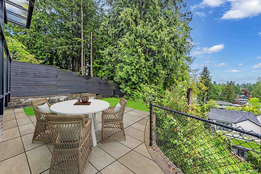 1033 Prospect Avenue North Vancouver, BC - 13