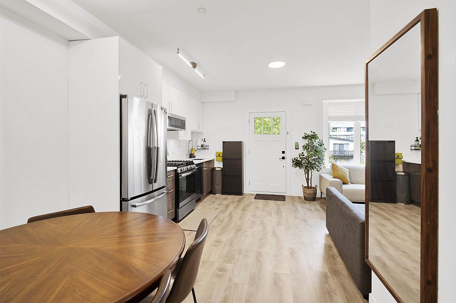 2743 Duke Street Vancouver, BC - 4