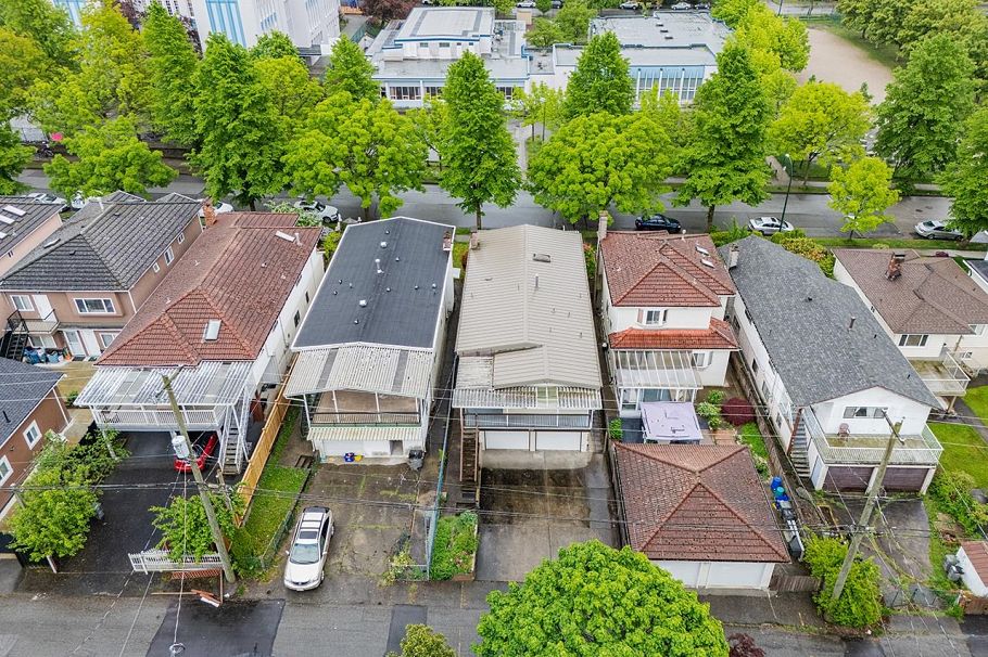 919 E 39th Avenue Vancouver, BC - 39