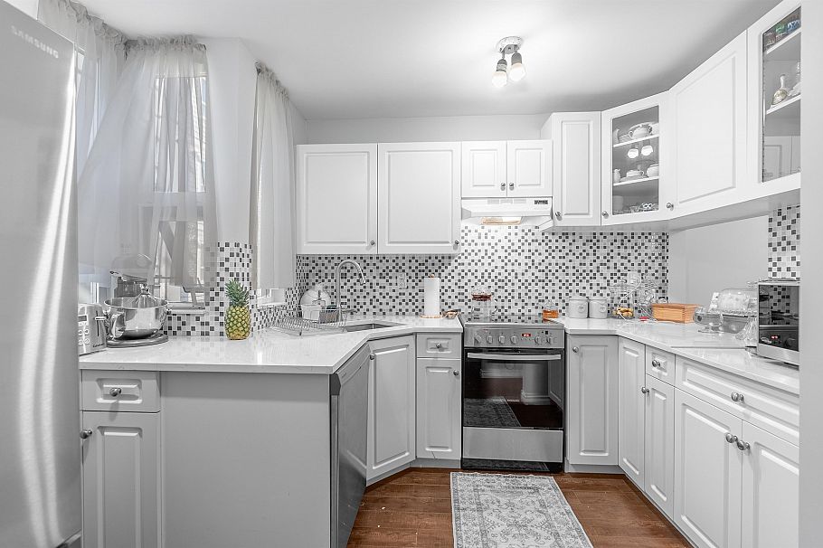 5 1535 St. Georges Avenue North Vancouver, BC - 12