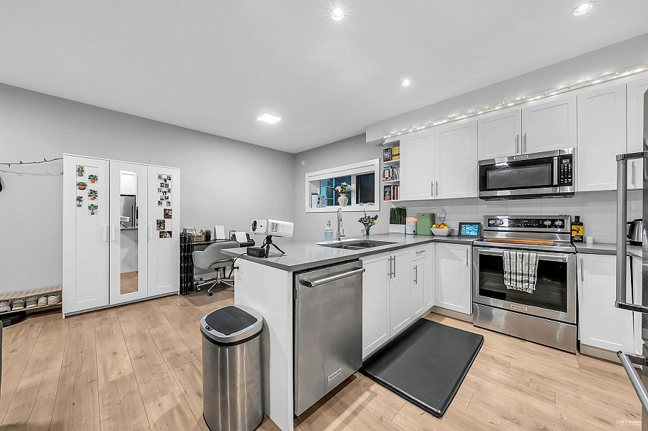 1033 Prospect Avenue North Vancouver, BC - 21