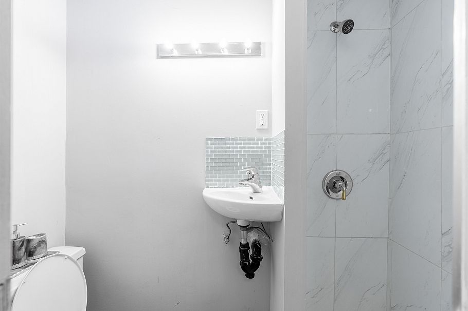 5 1535 St. Georges Avenue North Vancouver, BC - 7