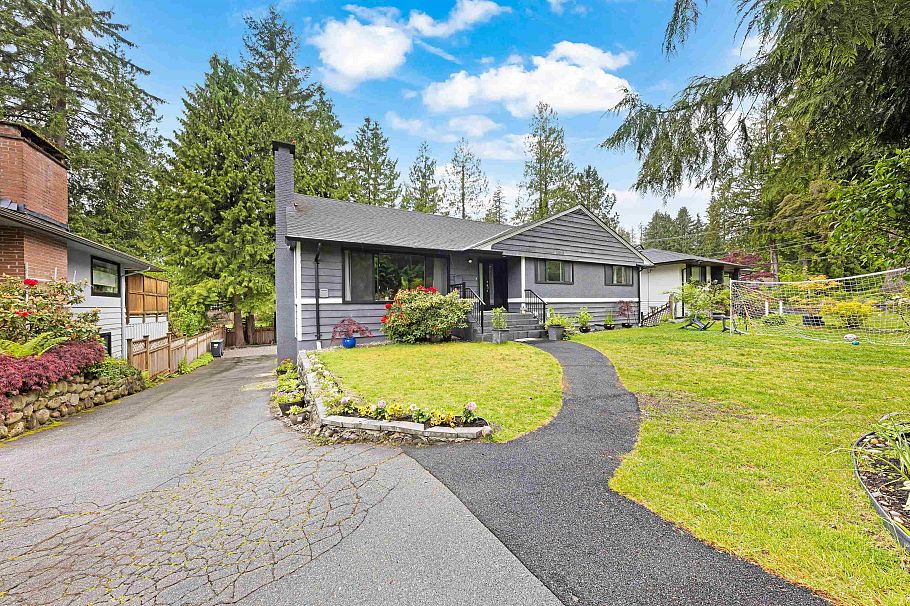 4477 Primrose Lane North Vancouver, BC - 2