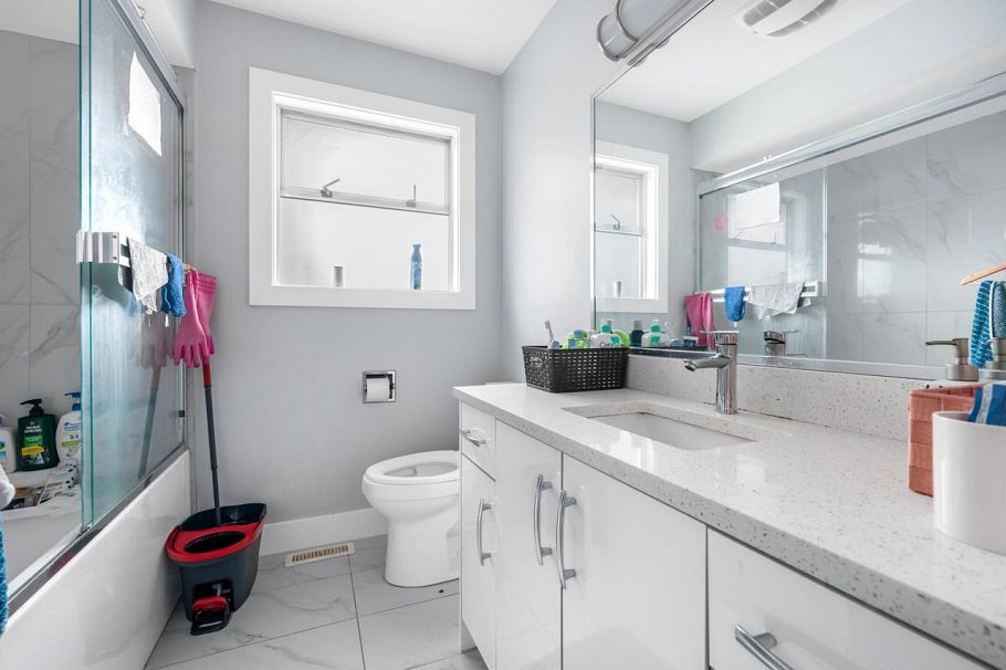 2236 E 34th Avenue Vancouver, BC - 8