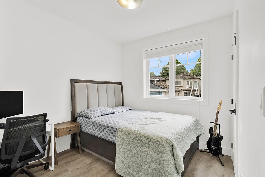 2743 Duke Street Vancouver, BC - 27