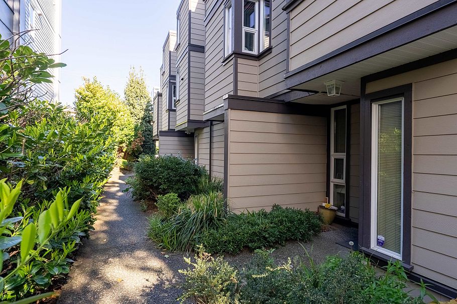 5 1535 St. Georges Avenue North Vancouver, BC - 5