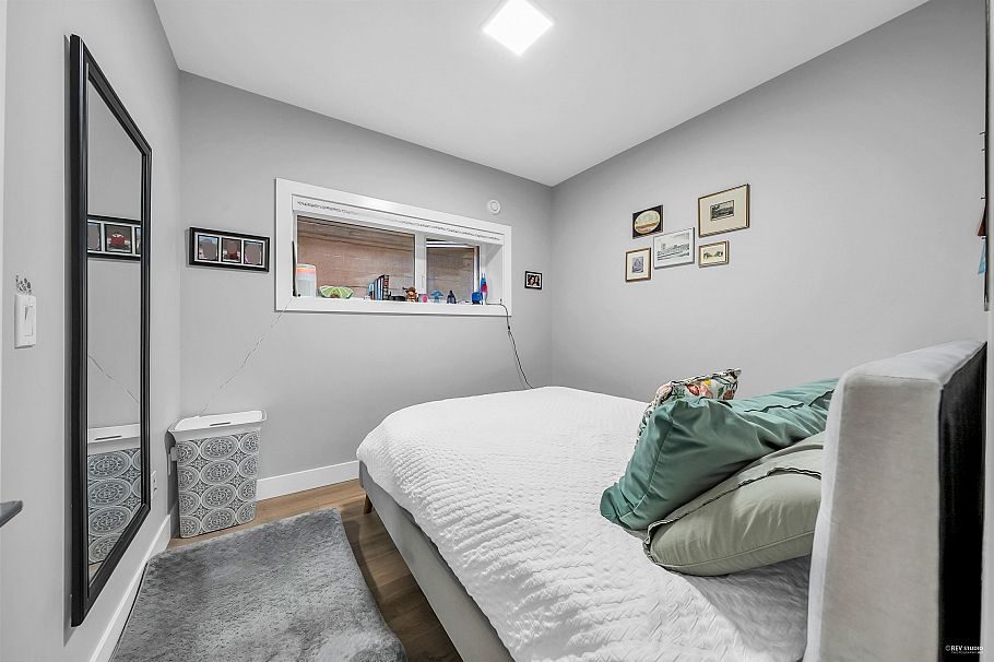 1033 Prospect Avenue North Vancouver, BC - 20