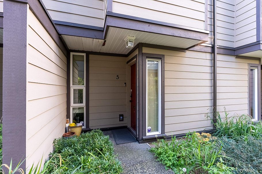 5 1535 St. Georges Avenue North Vancouver, BC - 4