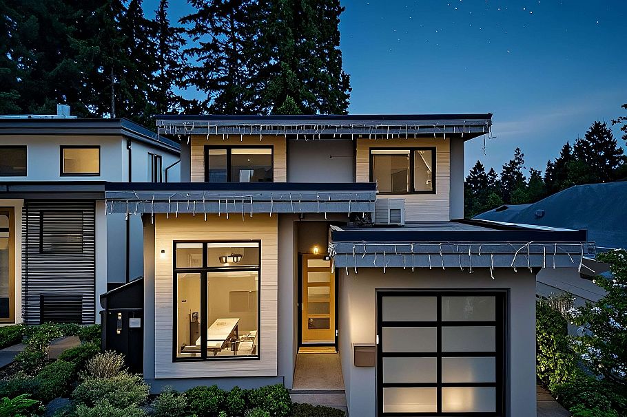 1033 Prospect Avenue North Vancouver, BC - 1