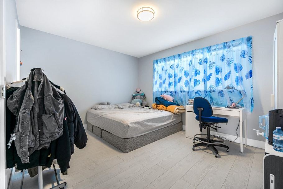 2236 E 34th Avenue Vancouver, BC - 9