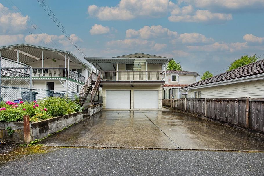 919 E 39th Avenue Vancouver, BC - 32