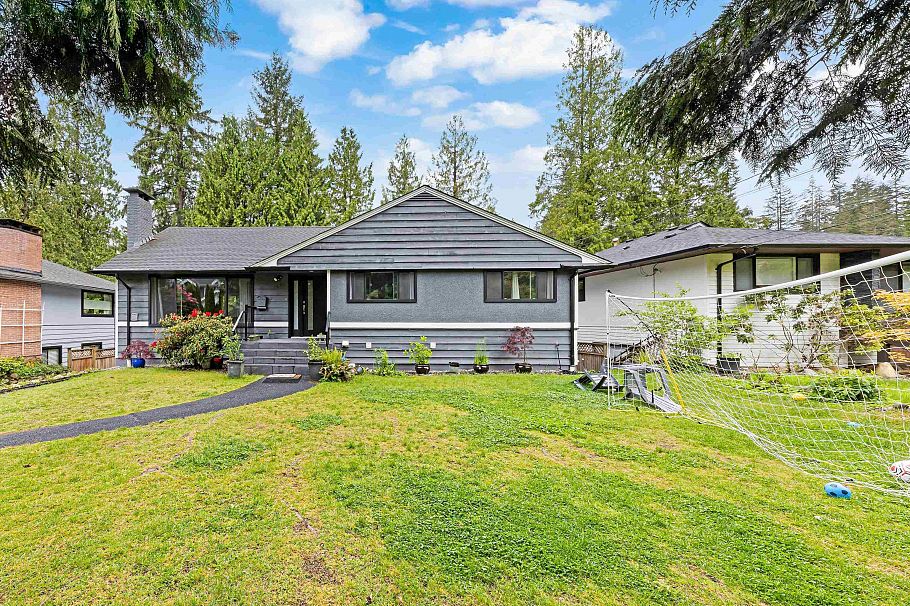 4477 Primrose Lane North Vancouver, BC - 1