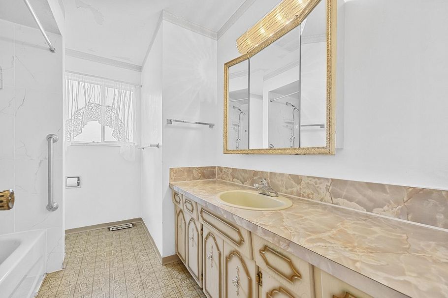 919 E 39th Avenue Vancouver, BC - 26