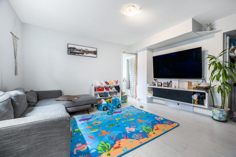 2236 E 34th Avenue Vancouver, BC - 5