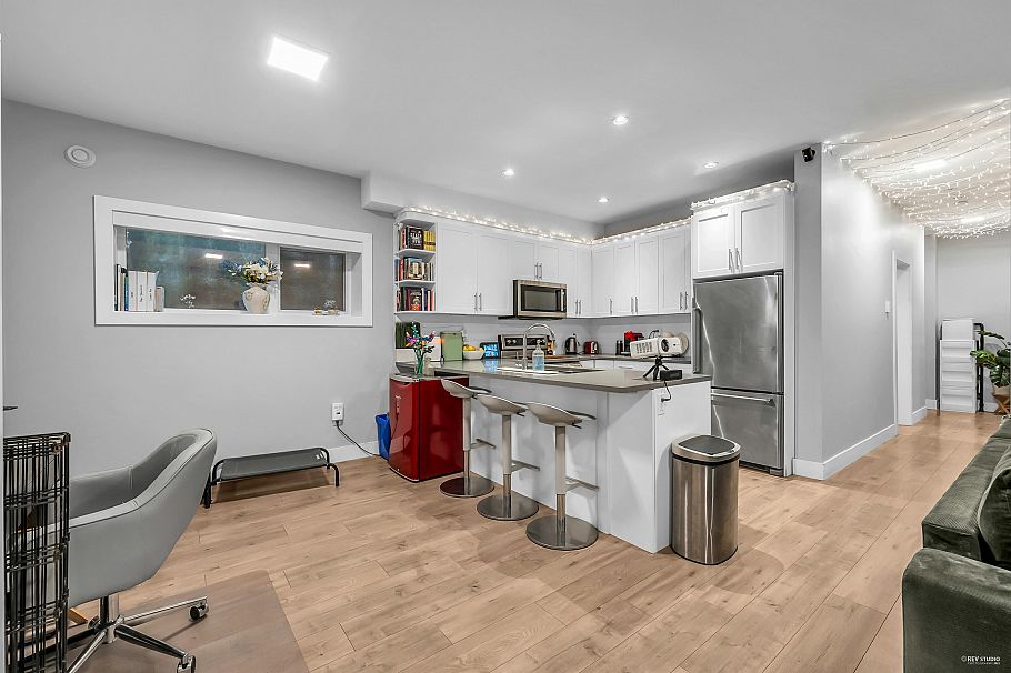 1033 Prospect Avenue North Vancouver, BC - 22