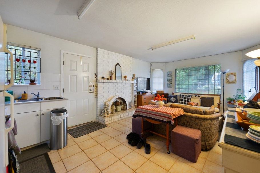 2663 E 41st Avenue Vancouver, BC - 11