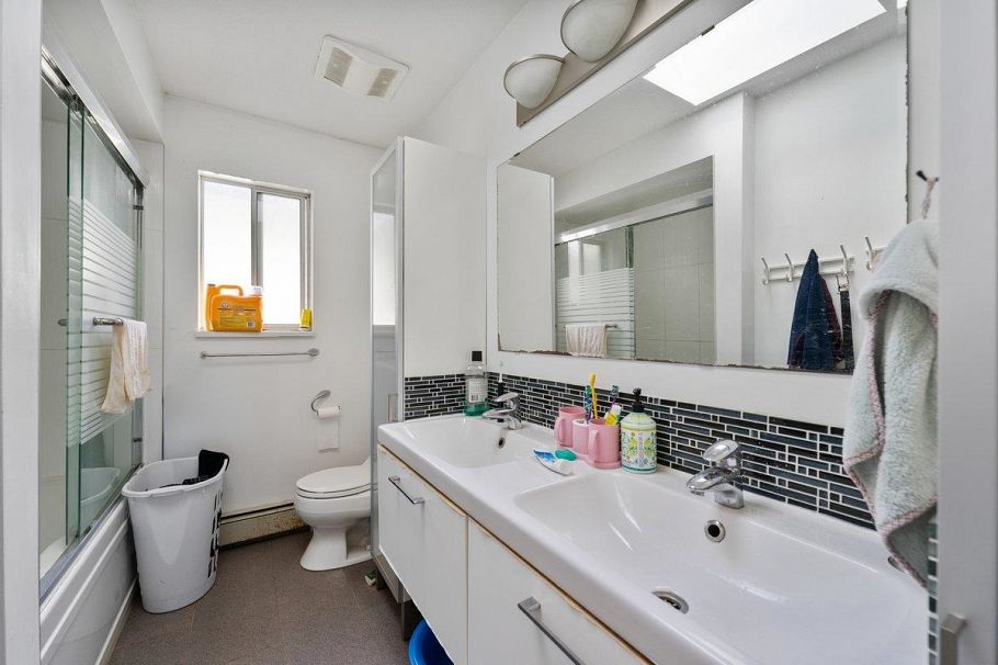 2663 E 41st Avenue Vancouver, BC - 9