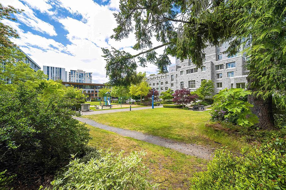 TH12 5989 Walter Gage Road Vancouver, BC - 33