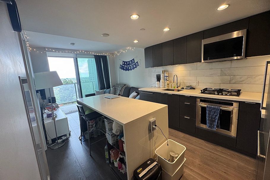 701 8238 Lord Street Vancouver, BC - 2