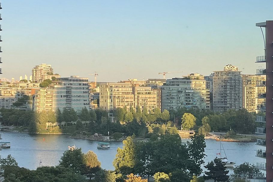 1083 87 Nelson Street Vancouver, BC - 10