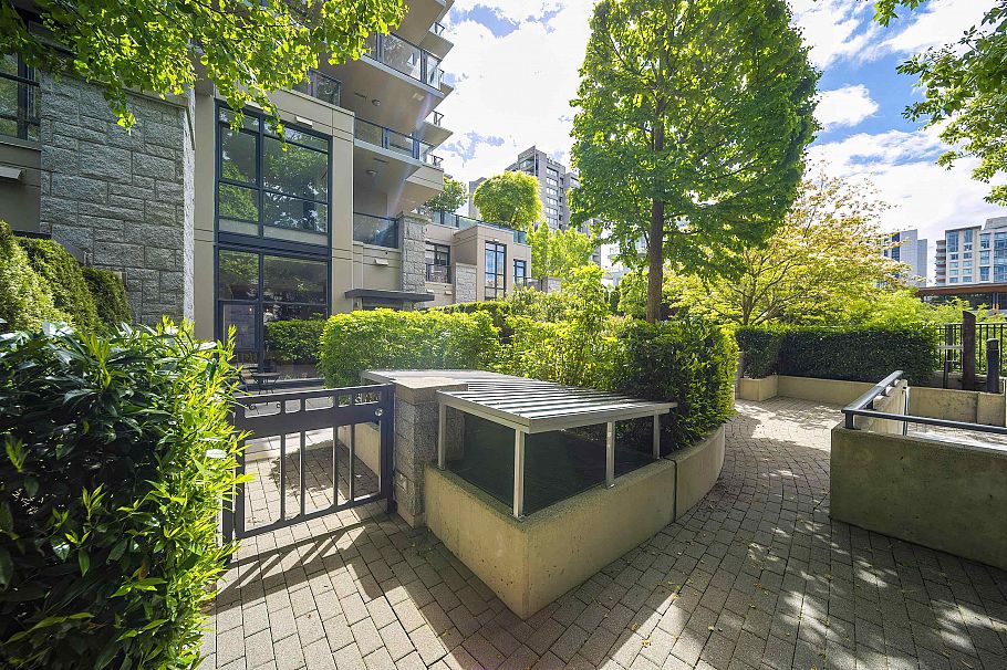 TH12 5989 Walter Gage Road Vancouver, BC - 32