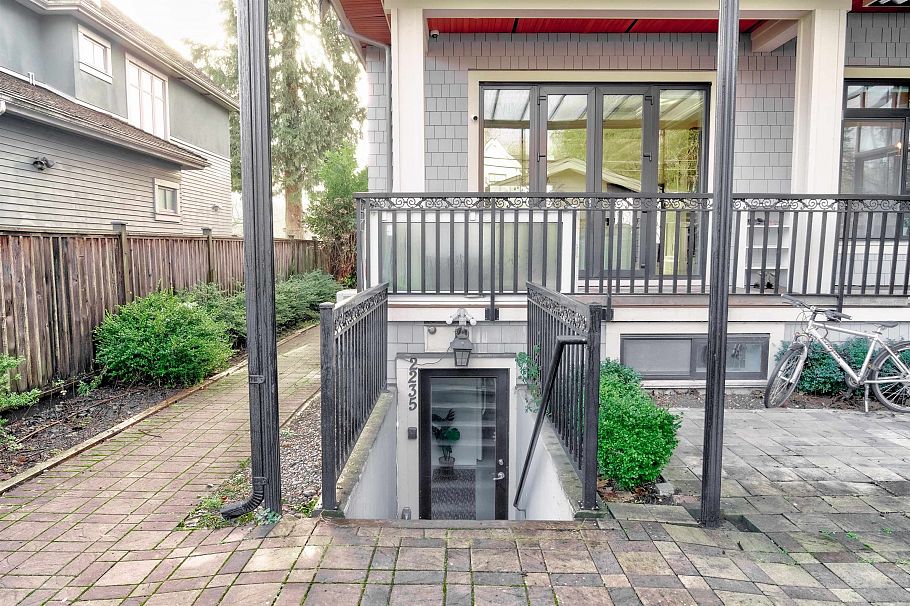 2237 W 37th Avenue Vancouver, BC - 34