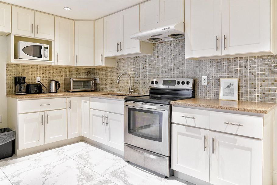 2237 W 37th Avenue Vancouver, BC - 38