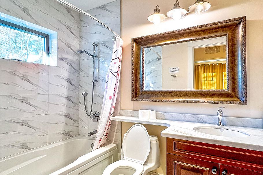 2237 W 37th Avenue Vancouver, BC - 25