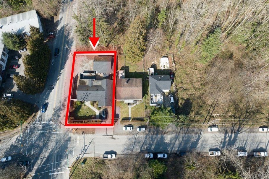 2204 Old Dollarton Road North Vancouver, BC - 2