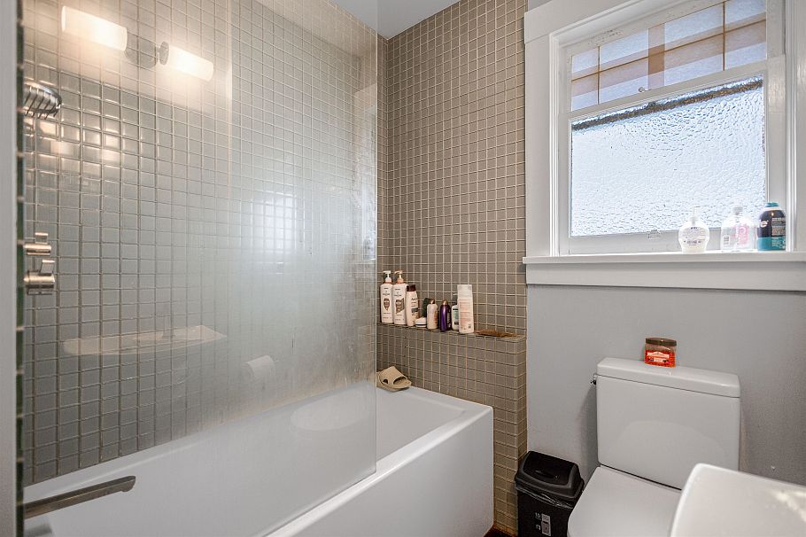 3012 W 14th Avenue Vancouver, BC - 8