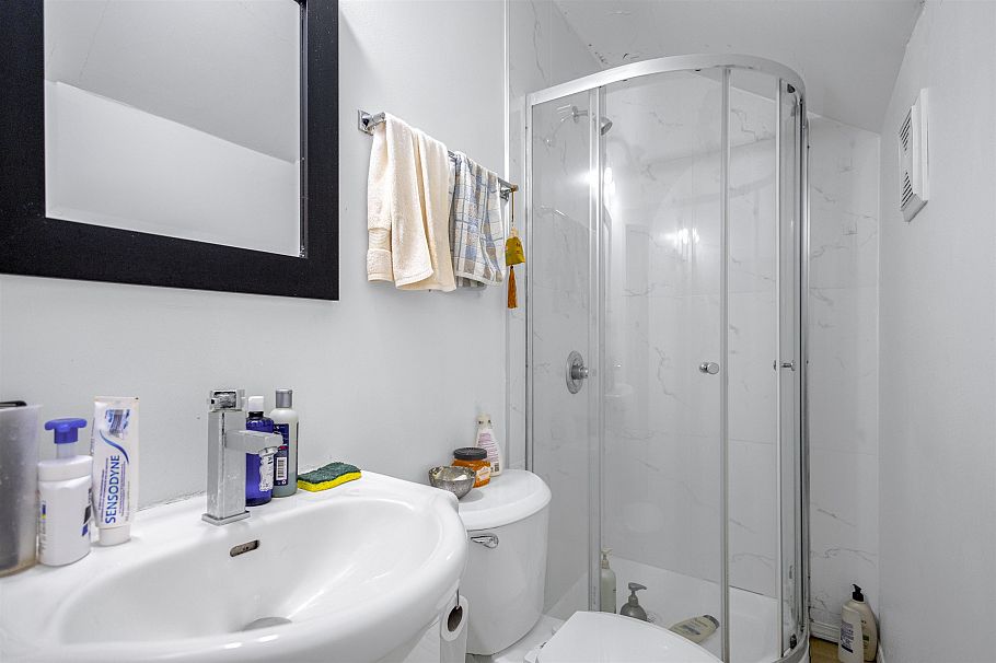 3012 W 14th Avenue Vancouver, BC - 14