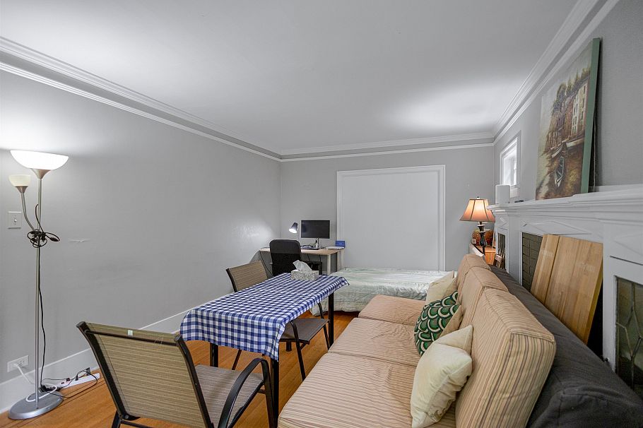 3012 W 14th Avenue Vancouver, BC - 5