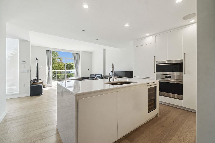 681 W 59th Avenue Vancouver, BC - 6