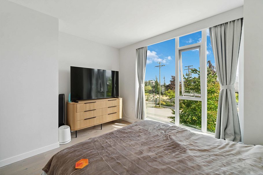 681 W 59th Avenue Vancouver, BC - 9